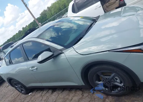 2025 Kia K4 Lxs из США, поврежденный, VIN 3KPFT4DE8SE041047